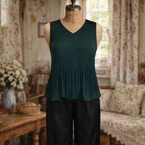 Aritzia Babaton, Green Pleated Sleeveless Flowy Blouse